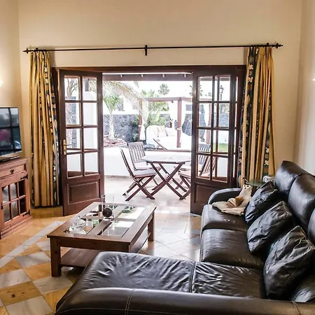 Villa Eslanzarote Victoria, Heated Pool, Super Wifi, Sat Tv